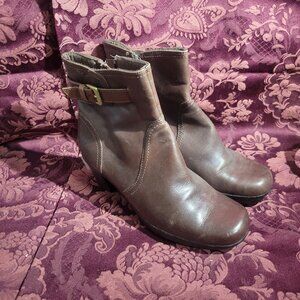 Clarks Brown Buckle Boots Size 8